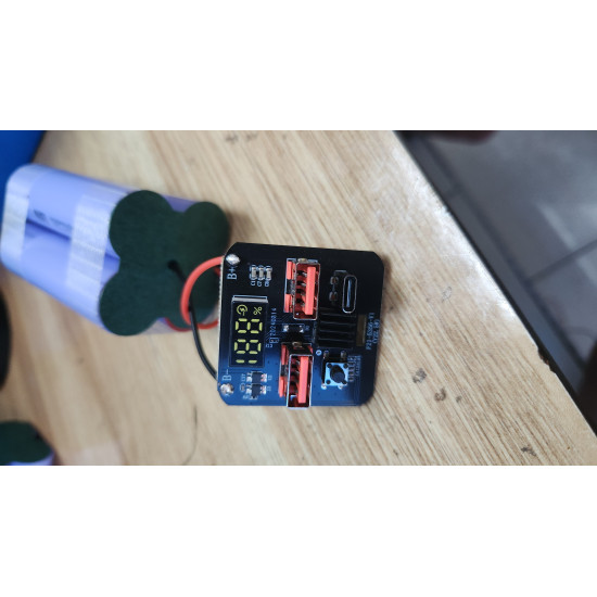 Box sạc dự phòng 4 cell 21700 vỏ nhôm PD22.5W Box sạc dự phòng 4 cell 21700 vỏ nhôm PD22.5W